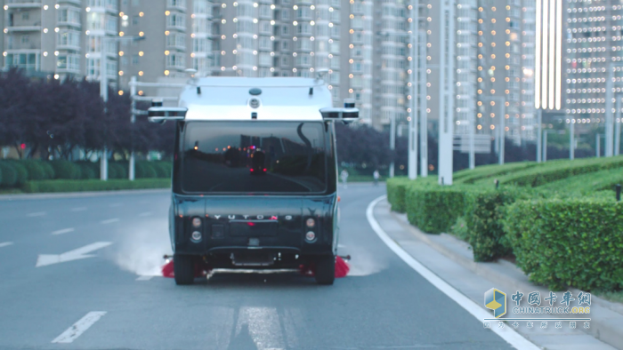 直擊鄭州新能源汽車生態(tài)伙伴大會(huì)：宇通環(huán)衛(wèi)自動(dòng)駕駛洗掃車實(shí)力“吸睛”！