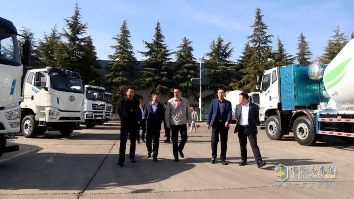 陜重汽與中集車輛攪拌車業(yè)務(wù)集團(tuán)深度交流，共繪合作新藍(lán)圖