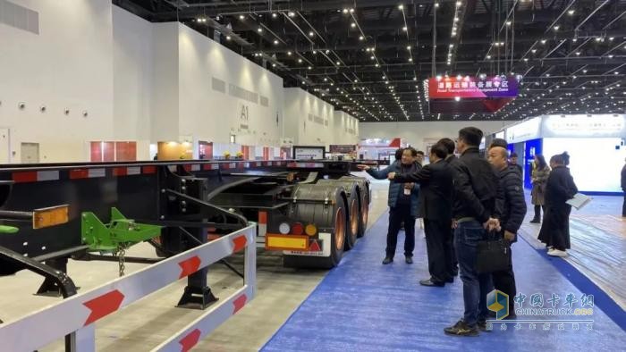 鑼響集團(tuán)攜“雙掛骨架列車”閃耀2025AMR中國國際汽保汽配展，創(chuàng)新技術(shù)引行業(yè)矚目！