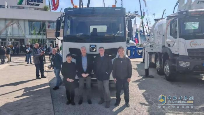 綠色“砼”行！徐工新能源攪拌車亮相德國(guó)寶馬展Bauma 2025