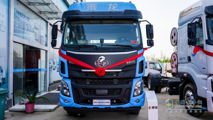 現(xiàn)場訂車62臺，乘龍L2VCNG增程輕卡武漢閃耀上市