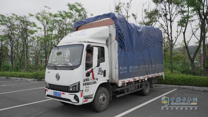 動(dòng)力提升33%！ 陜汽德龍G300搭載康明斯發(fā)動(dòng)機(jī)大缸徑、行程短