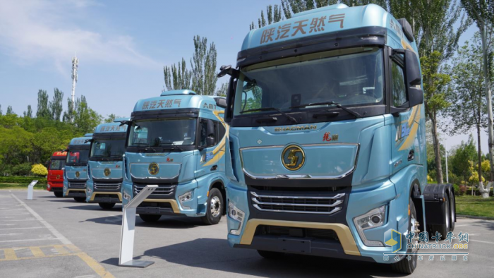 新明珠銀川上市首發(fā)：當(dāng)天然氣取代柴油，商用車革命的轟鳴聲從銀川裂變