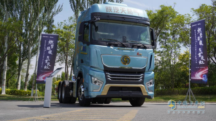新明珠銀川上市首發(fā)：當(dāng)天然氣取代柴油，商用車革命的轟鳴聲從銀川裂變
