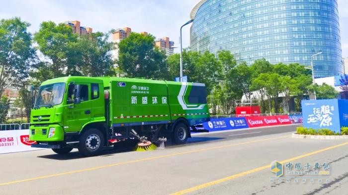 宇通環(huán)衛(wèi)硬核護(hù)航，扮靚城市助跑蘭州馬拉松