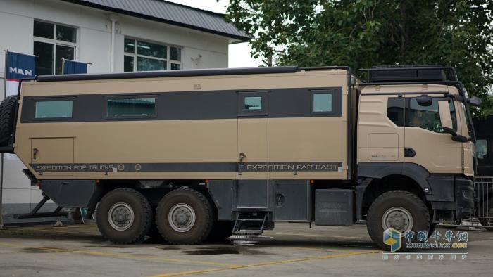 駝鈴換引擎 曼恩房車護(hù)航穿越古絲路
