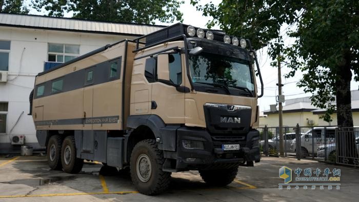 駝鈴換引擎 曼恩房車護(hù)航穿越古絲路