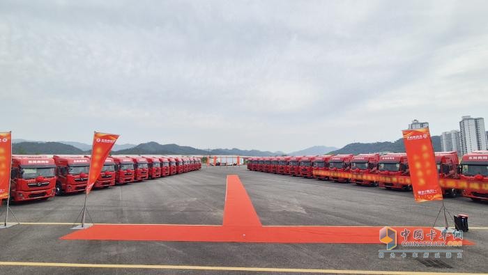 寧波FGS與東風(fēng)商用車百臺(tái)港口運(yùn)輸車交付暨首批50臺(tái)發(fā)車儀式圓滿舉行