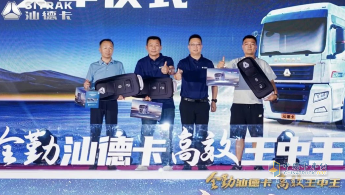 賦能皖北物流！汕德卡G7燃油牽引車阜陽站揭秘“全勤”硬實力！