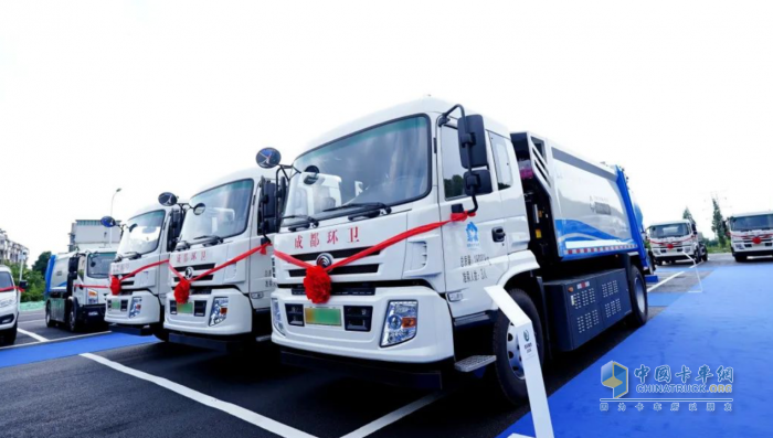 綠變成都，電動先鋒 宇通新能源環(huán)衛(wèi)車助力“蓉城”環(huán)衛(wèi)高質(zhì)量發(fā)展