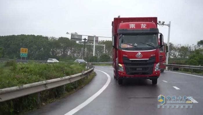 一年能省200多萬，乘龍H5大單橋讓兩位快遞老板喜笑顏開