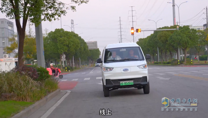 “油車跑不賺錢！”開瑞江豚E7客運(yùn)版，宋師傅小本經(jīng)營的得力助手！