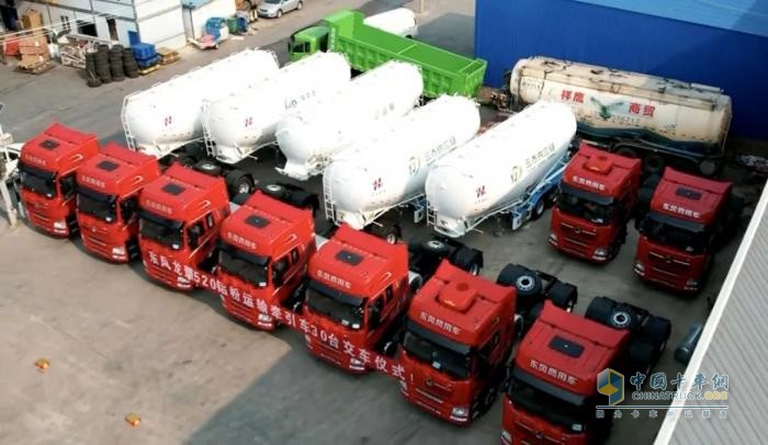 東風(fēng)商用車：30輛定制燃氣牽引車交付文山鋁粉運輸大客戶