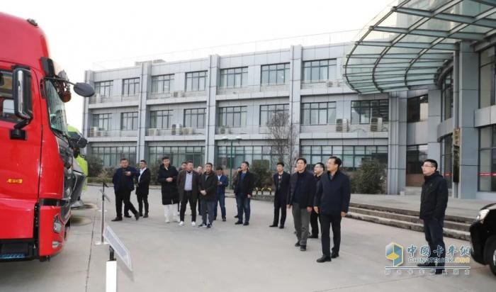 新年新篇章！ 江淮重卡與合作伙伴達成100臺“冰鮮1號”冷藏車戰(zhàn)略合作