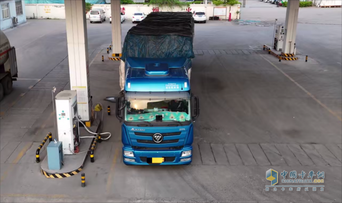 節(jié)氣挑戰(zhàn)英雄榜：百公里30kg！老司機(jī)紀(jì)師傅：拉板材開(kāi)歐曼 高效節(jié)氣誰(shuí)開(kāi)誰(shuí)賺