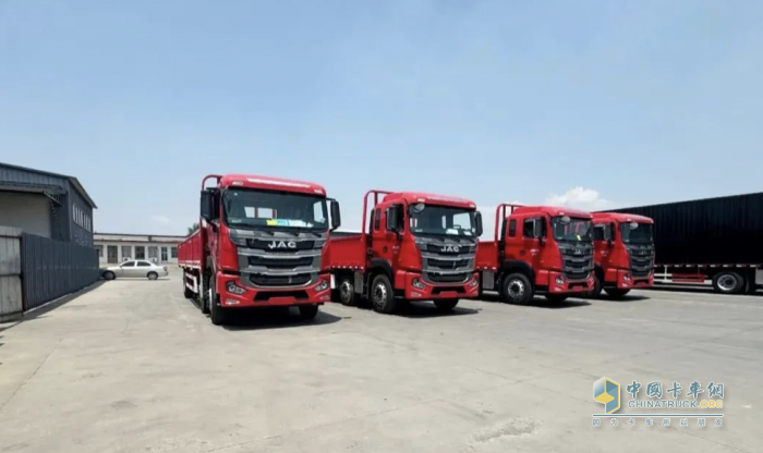 聚力共贏 攜手前行！江淮格爾發(fā)重卡6×2載貨車首批交付
