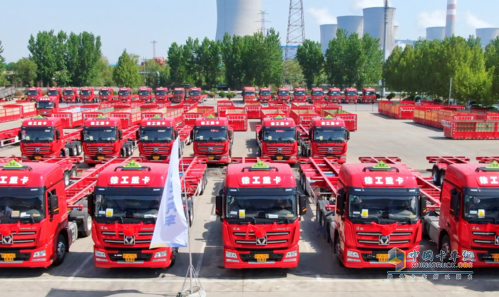 豪購(gòu)60臺(tái)危化品牽引車(chē) 徐工汽車(chē)開(kāi)展標(biāo)桿客戶(hù)走訪活動(dòng)