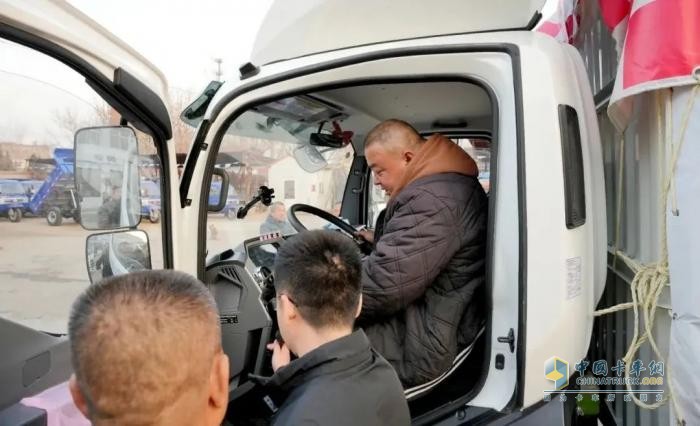 飛碟漫天飛財(cái)運(yùn)滿滿 · 車友會：以車會友，馭見不凡