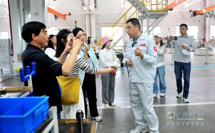 百家媒體探訪東風股份智能工廠 見證“東風智造”硬實力