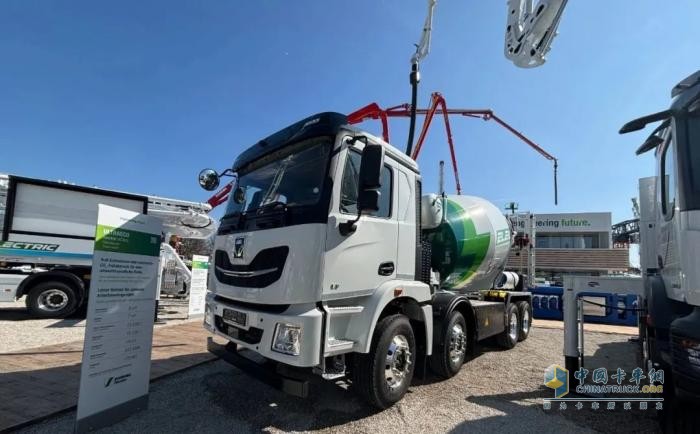 綠色“砼”行！徐工新能源攪拌車亮相德國(guó)寶馬展Bauma 2025
