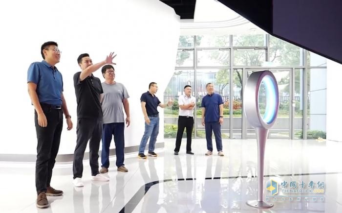 首批全新東風(fēng)多利卡康陸威正式交付 為城際物流行業(yè)新發(fā)展注入“強心劑”