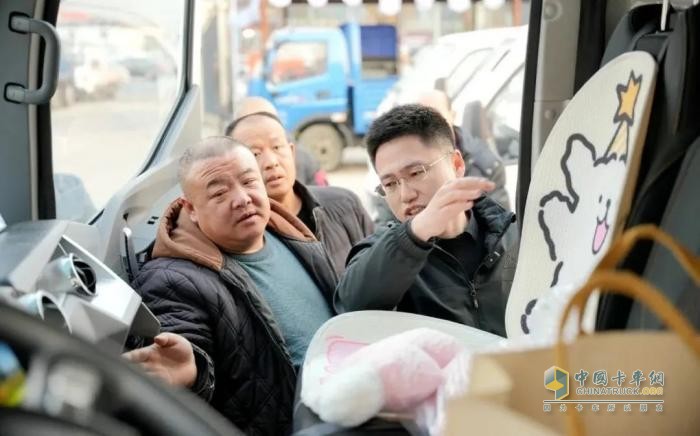飛碟漫天飛財(cái)運(yùn)滿滿 · 車友會：以車會友，馭見不凡