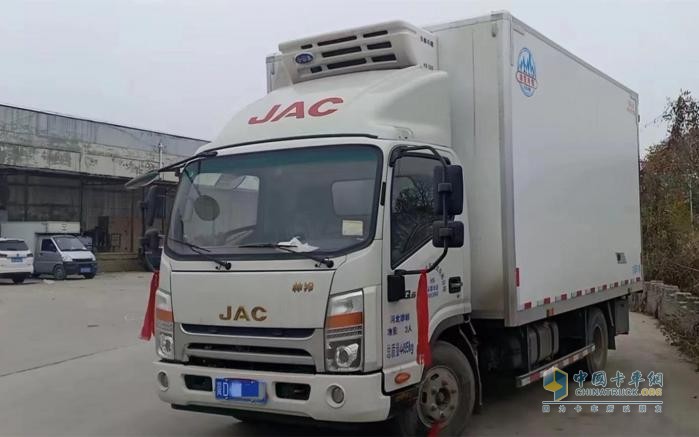 用冷鏈1號(hào)·帥鈴冰博士把點(diǎn)對(duì)點(diǎn)冷鏈運(yùn)輸做深，他對(duì)行業(yè)有自己的理解