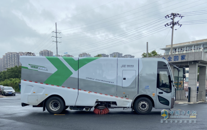 智啟未來！江淮重卡純電動18T洗掃車閃亮登場！