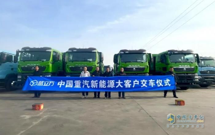火力全開(kāi)，中國(guó)重汽新能源交車狂潮勢(shì)不可擋！