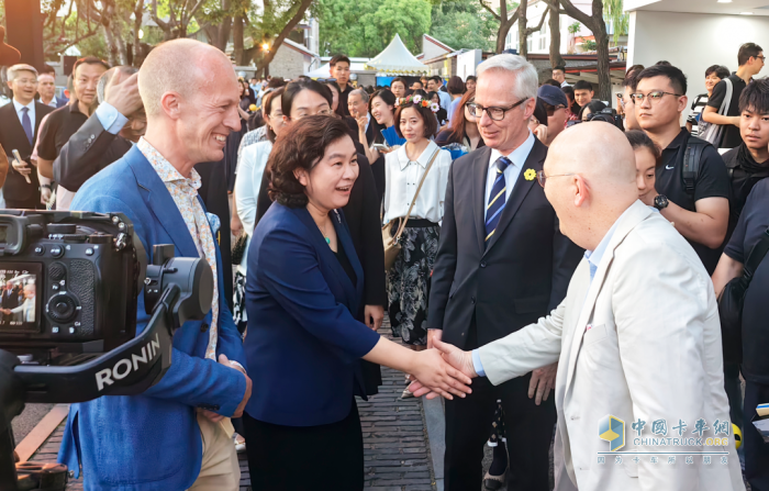 斯堪尼亞閃耀瑞典國慶日慶典，慶祝中瑞建交75周年