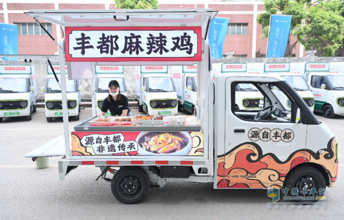 大力牛魔王汽車引領(lǐng)移動新零售萬億級賽道，首批移動售賣車交付運營！