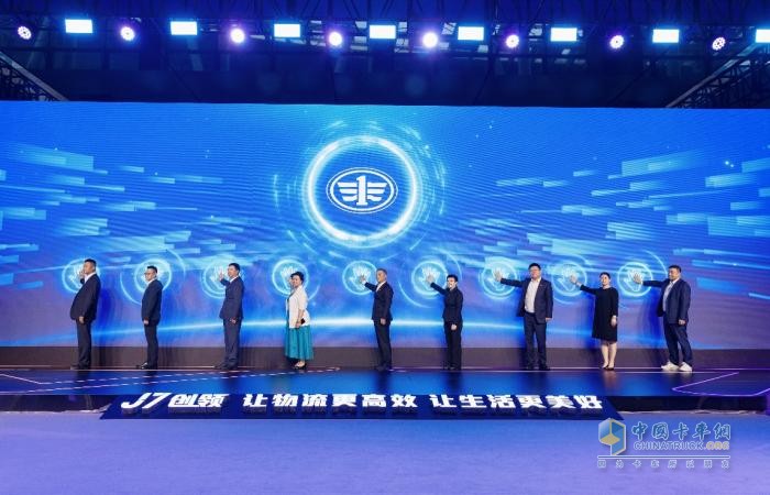溫情與榮耀并進(jìn)，一汽解放2024品牌之路繁花滿徑