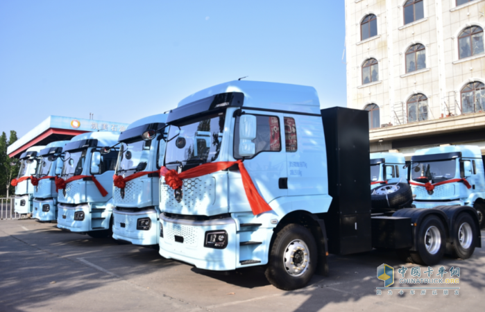 質子汽車首批528度大電量牽引車交付河南汝州