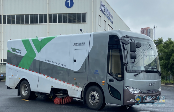 智啟未來！江淮重卡純電動18T洗掃車閃亮登場！