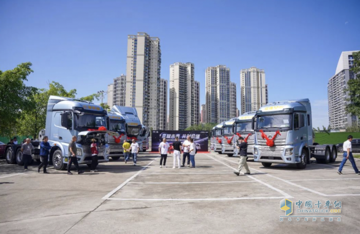一舉交付30臺(tái)！ 江淮星耀X5 LNG牽引車搶灘西南 三大優(yōu)勢(shì)搶眼