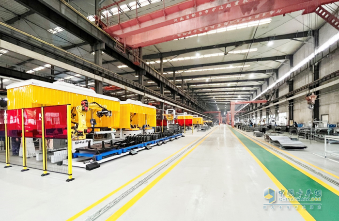 中集車輛強(qiáng)勢入選2024深圳行業(yè)領(lǐng)袖企業(yè)百強(qiáng)