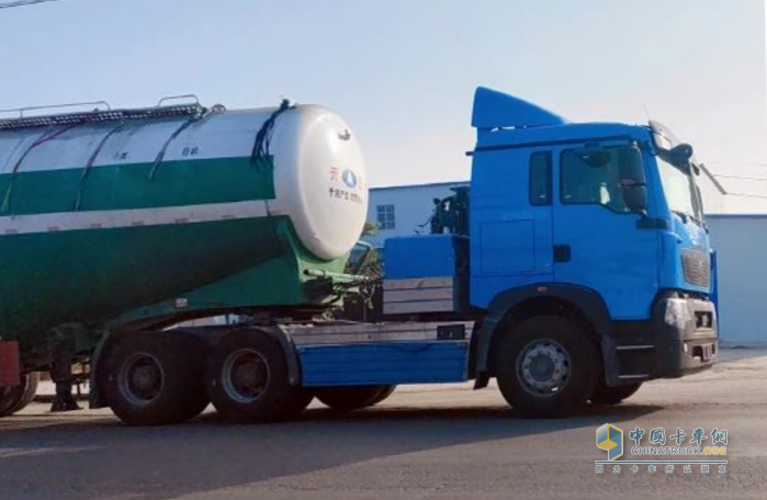 中國重汽豪沃,牽引車,綠色高效運輸