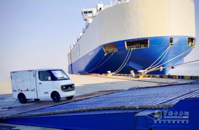 “牛”到海外，大力牛魔王汽車首批出口訂單啟運(yùn)