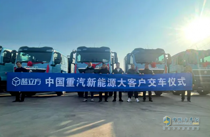 火力全開(kāi)，中國(guó)重汽新能源交車狂潮勢(shì)不可擋！