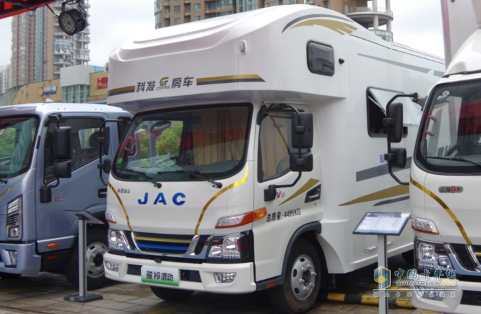 輕卡也能做房車？江淮1卡駿鈴聚寶盆混動(dòng)房車為你打開旅行新方式！