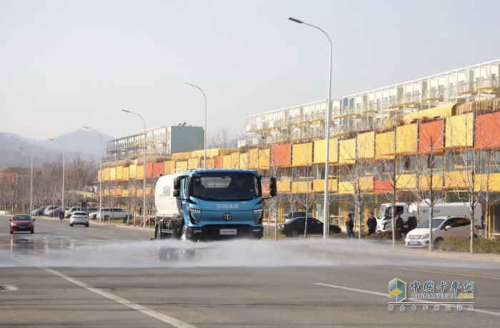 綠化噴灑車中的王牌 五征環(huán)?？萍?5方綠化噴灑車！