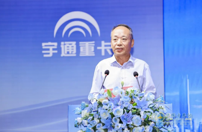 刷新純電重卡續(xù)航新高度，宇通600度純電牽引車新品上市！