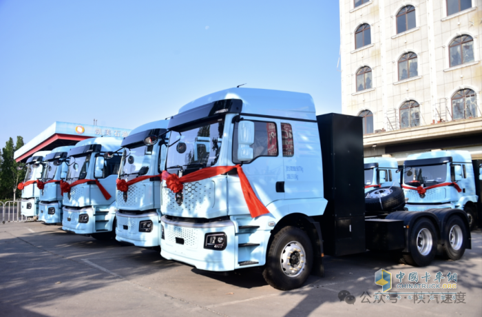 陜汽：質(zhì)子汽車首批528度大電量牽引車交付河南汝州