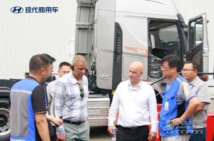 國際品質(zhì) 揚(yáng)帆出海 現(xiàn)代商用車創(chuàng)虎斬獲中東首批訂單500臺(tái)