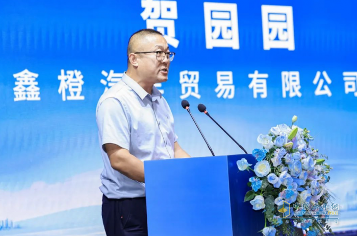 刷新純電重卡續(xù)航新高度，宇通600度純電牽引車新品上市！