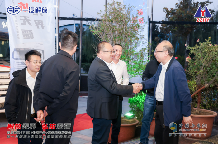 跨境運輸產品+服務方案發(fā)布會暨一汽解放&鄭州弘依戰(zhàn)略簽約儀式榮耀落幕