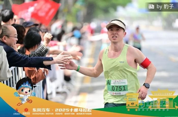 挑戰(zhàn)自我！超越極限！堰馬賽道上，看東風(fēng)營銷人奔跑向未來