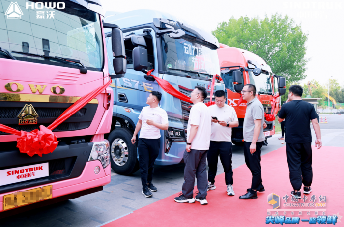 “冷鮮峰”盛夏發(fā)車！豪沃重卡夏日冷鏈盛宴燃爆鄭州