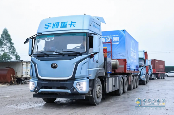 刷新純電重卡續(xù)航新高度，宇通600度純電牽引車新品上市！