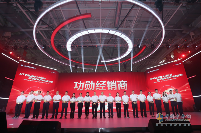 慶祝解放青汽建廠(chǎng)55周年暨第2600000輛車(chē)下線(xiàn)儀式隆重舉行